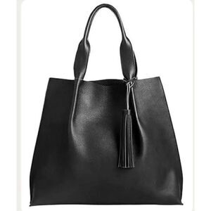 OLIVEVE 
MAGGIE  TOTE WITH LEATHER TASSEL
BLACK PEBBLE LEATHER/ Excellent/ USA